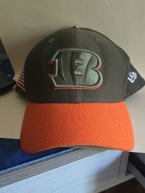 NFL Cincinnati Bengals Black and Orange Structured Flexfit Hat